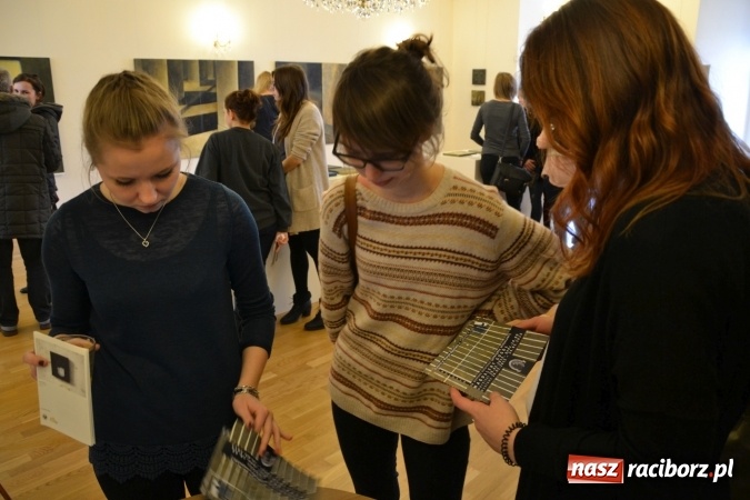 Zdjęcie w galerii na portalu naszraciborz.pl: Finisaż wystawy malarstwa Magdaleny Gogół na zamku wiadomości z regionu