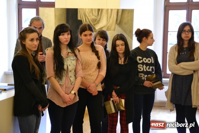 Zdjęcie w galerii na portalu naszraciborz.pl: Finisaż wystawy malarstwa Magdaleny Gogół na zamku wiadomości z regionu