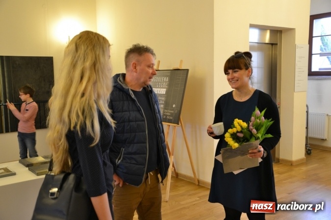 Zdjęcie w galerii na portalu naszraciborz.pl: Finisaż wystawy malarstwa Magdaleny Gogół na zamku wiadomości z regionu