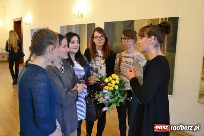 Zdjęcie w galerii na portalu naszraciborz.pl: Finisaż wystawy malarstwa Magdaleny Gogół na zamku wiadomości z regionu