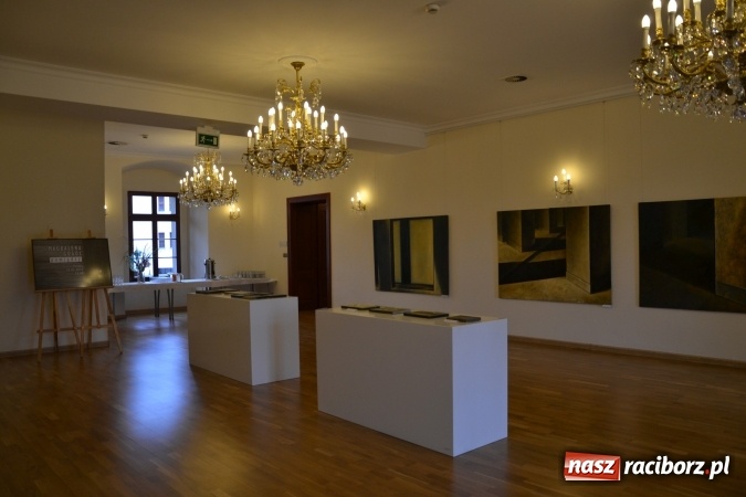 Zdjęcie w galerii na portalu naszraciborz.pl: Finisaż wystawy malarstwa Magdaleny Gogół na zamku wiadomości z regionu