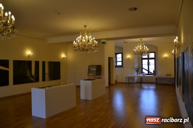 Zdjęcie w galerii na portalu naszraciborz.pl: Finisaż wystawy malarstwa Magdaleny Gogół na zamku wiadomości z regionu