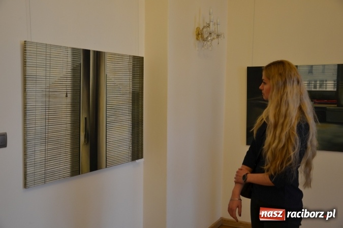 Zdjęcie w galerii na portalu naszraciborz.pl: Finisaż wystawy malarstwa Magdaleny Gogół na zamku wiadomości z regionu
