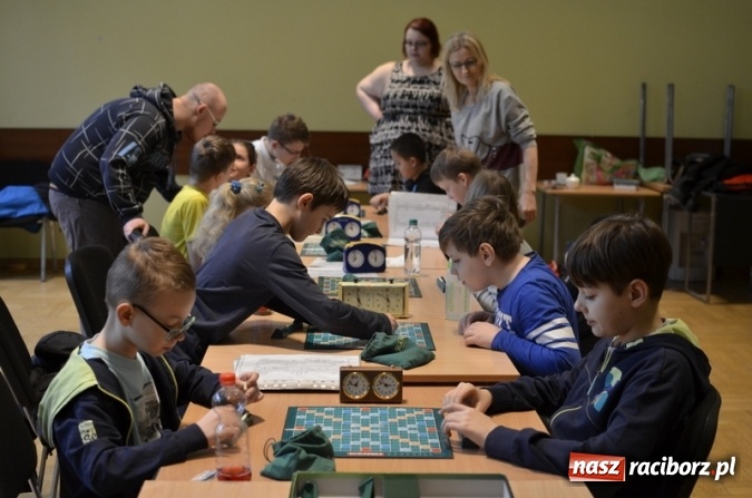 Zdjęcie w galerii na portalu naszraciborz.pl: Scrabble - język i strategia. Warsztaty scrabble w RCK po raz pierwszy wiadomości z regionu