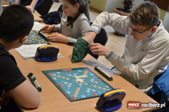 Zdjęcie w galerii na portalu naszraciborz.pl: Scrabble - język i strategia. Warsztaty scrabble w RCK po raz pierwszy wiadomości z regionu
