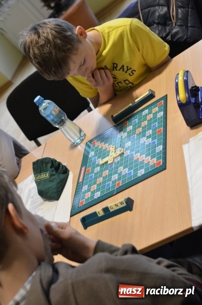 Zdjęcie w galerii na portalu naszraciborz.pl: Scrabble - język i strategia. Warsztaty scrabble w RCK po raz pierwszy wiadomości z regionu