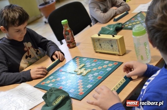 Zdjęcie w galerii na portalu naszraciborz.pl: Scrabble - język i strategia. Warsztaty scrabble w RCK po raz pierwszy wiadomości z regionu