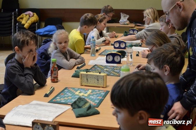 Zdjęcie w galerii na portalu naszraciborz.pl: Scrabble - język i strategia. Warsztaty scrabble w RCK po raz pierwszy wiadomości z regionu