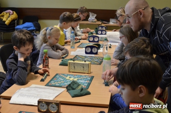 Zdjęcie w galerii na portalu naszraciborz.pl: Scrabble - język i strategia. Warsztaty scrabble w RCK po raz pierwszy wiadomości z regionu