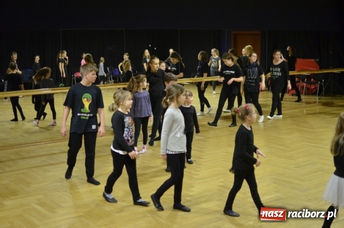 Zdjęcie w galerii na portalu naszraciborz.pl: Ciało, ruch i integracja – feryjne warsztaty teatralne dla dzieci w RCK  wiadomości z regionu