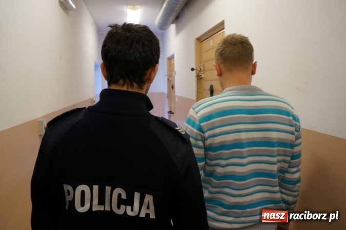 Zdjęcie w galerii na portalu naszraciborz.pl: Trzej mężczyźni pobili, ukradli zakupy, a teraz mogą spędzić w więzieniu nawet 12 lat wiadomości z regionu