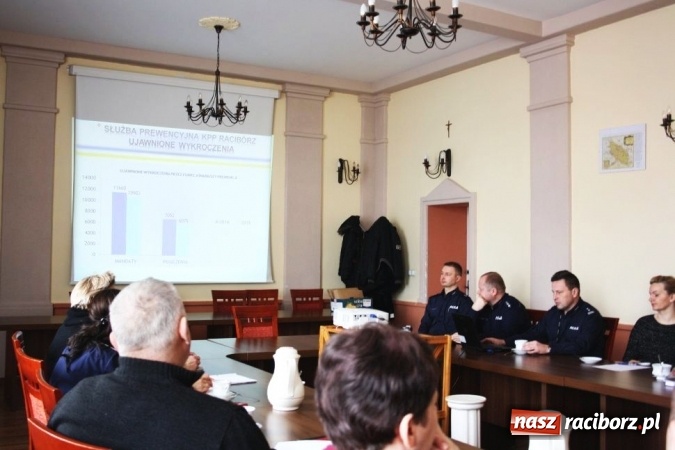 Zdjęcie w galerii na portalu naszraciborz.pl: Policjanci przeprowadzili kolejne debaty w powiecie wiadomości z regionu