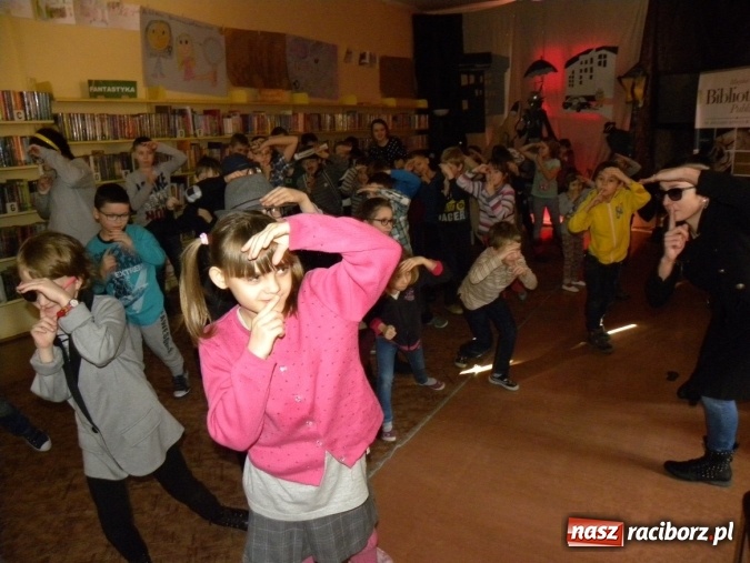 Zdjęcie w galerii na portalu naszraciborz.pl: Finałowe spotkanie Akademii Detektywów w bibliotece wiadomości z regionu