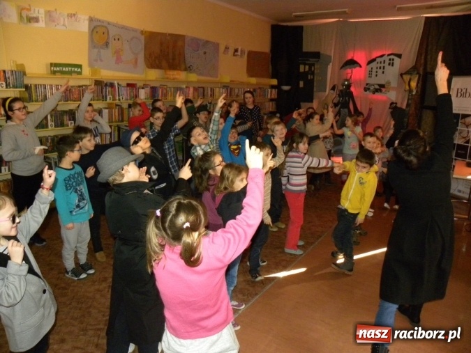 Zdjęcie w galerii na portalu naszraciborz.pl: Finałowe spotkanie Akademii Detektywów w bibliotece wiadomości z regionu