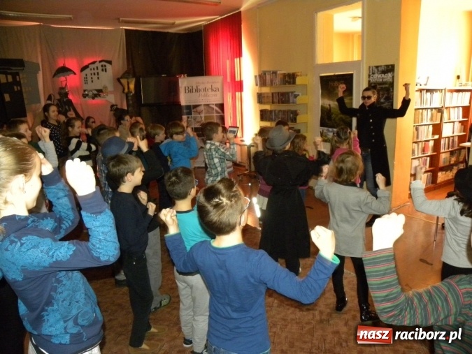 Zdjęcie w galerii na portalu naszraciborz.pl: Finałowe spotkanie Akademii Detektywów w bibliotece wiadomości z regionu