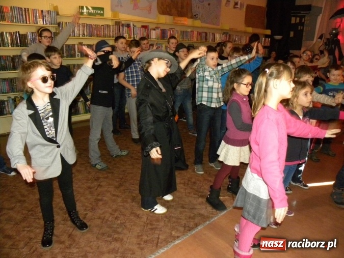 Zdjęcie w galerii na portalu naszraciborz.pl: Finałowe spotkanie Akademii Detektywów w bibliotece wiadomości z regionu