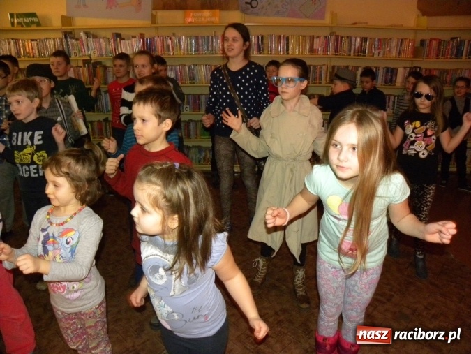 Zdjęcie w galerii na portalu naszraciborz.pl: Finałowe spotkanie Akademii Detektywów w bibliotece wiadomości z regionu