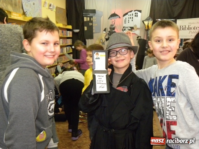 Zdjęcie w galerii na portalu naszraciborz.pl: Finałowe spotkanie Akademii Detektywów w bibliotece wiadomości z regionu