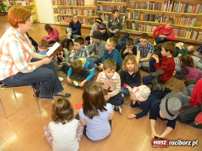 Zdjęcie w galerii na portalu naszraciborz.pl: Finałowe spotkanie Akademii Detektywów w bibliotece wiadomości z regionu