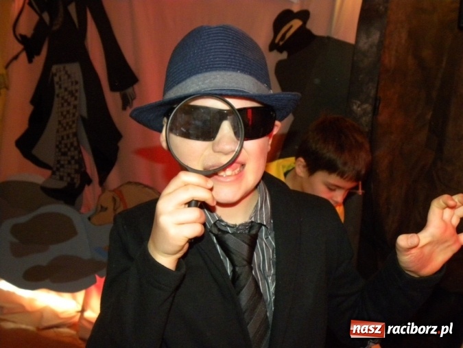 Zdjęcie w galerii na portalu naszraciborz.pl: Finałowe spotkanie Akademii Detektywów w bibliotece wiadomości z regionu