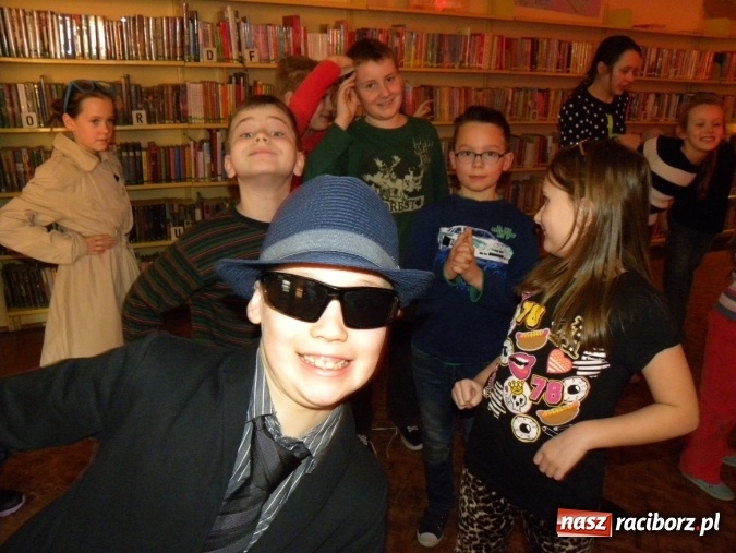 Zdjęcie w galerii na portalu naszraciborz.pl: Finałowe spotkanie Akademii Detektywów w bibliotece wiadomości z regionu