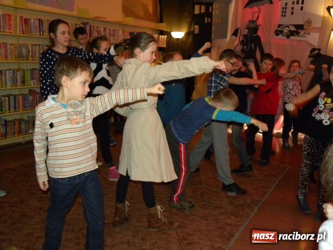 Zdjęcie w galerii na portalu naszraciborz.pl: Finałowe spotkanie Akademii Detektywów w bibliotece wiadomości z regionu