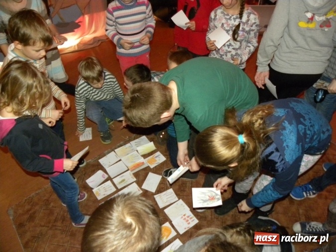 Zdjęcie w galerii na portalu naszraciborz.pl: Finałowe spotkanie Akademii Detektywów w bibliotece wiadomości z regionu