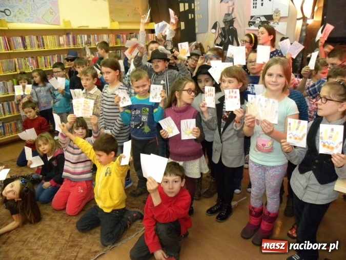 Zdjęcie w galerii na portalu naszraciborz.pl: Finałowe spotkanie Akademii Detektywów w bibliotece wiadomości z regionu