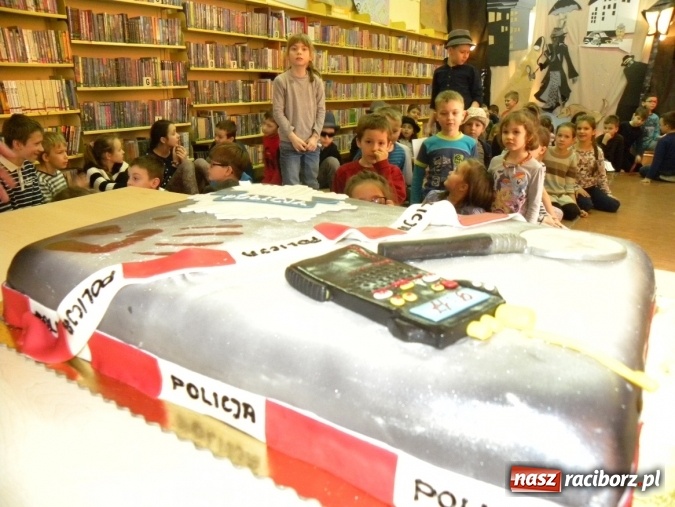 Zdjęcie w galerii na portalu naszraciborz.pl: Finałowe spotkanie Akademii Detektywów w bibliotece wiadomości z regionu