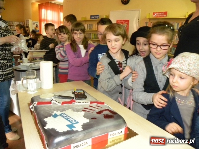 Zdjęcie w galerii na portalu naszraciborz.pl: Finałowe spotkanie Akademii Detektywów w bibliotece wiadomości z regionu