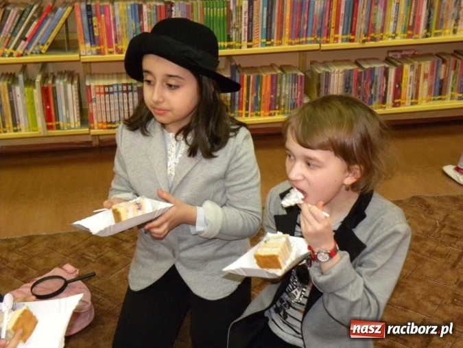 Zdjęcie w galerii na portalu naszraciborz.pl: Finałowe spotkanie Akademii Detektywów w bibliotece wiadomości z regionu