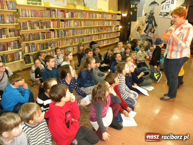 Zdjęcie w galerii na portalu naszraciborz.pl: Finałowe spotkanie Akademii Detektywów w bibliotece wiadomości z regionu