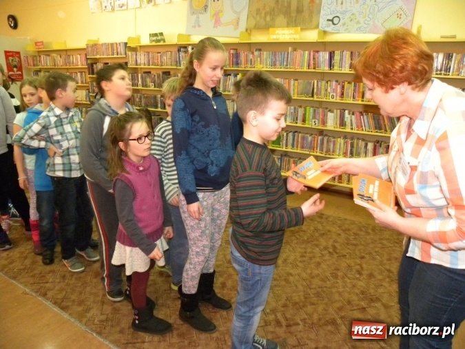 Zdjęcie w galerii na portalu naszraciborz.pl: Finałowe spotkanie Akademii Detektywów w bibliotece wiadomości z regionu