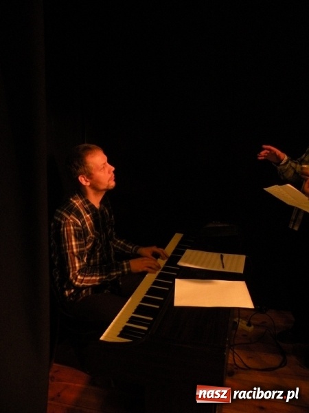 Zdjęcie w galerii na portalu naszraciborz.pl: Warsztaty wokalne w Strzesze. Przyjechali Kondrak i Andrzejewski wiadomości z regionu