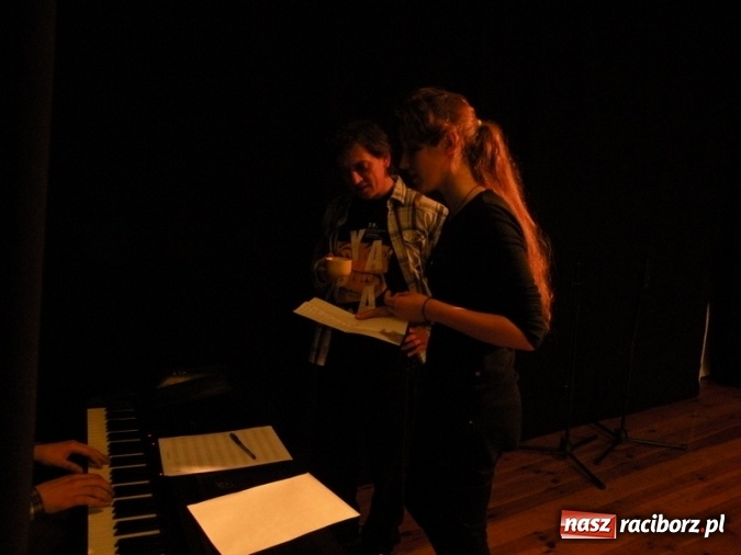 Zdjęcie w galerii na portalu naszraciborz.pl: Warsztaty wokalne w Strzesze. Przyjechali Kondrak i Andrzejewski wiadomości z regionu