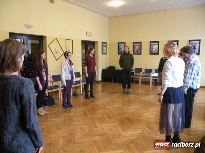 Zdjęcie w galerii na portalu naszraciborz.pl: Warsztaty wokalne w Strzesze. Przyjechali Kondrak i Andrzejewski wiadomości z regionu