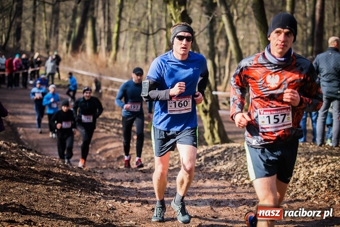 Zdjęcie w galerii na portalu naszraciborz.pl: Raciborzanie Tomasz Marcinek i Anna Szyjka wygrali V Bieg Twardziela wiadomości z regionu