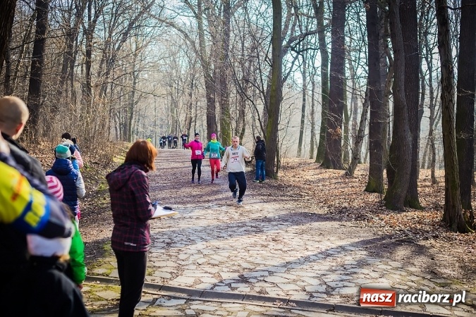 Zdjęcie w galerii na portalu naszraciborz.pl: Raciborzanie Tomasz Marcinek i Anna Szyjka wygrali V Bieg Twardziela wiadomości z regionu