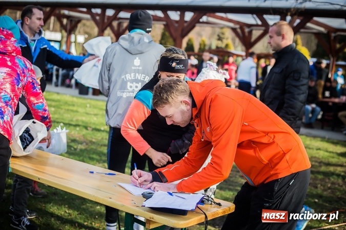 Zdjęcie w galerii na portalu naszraciborz.pl: Raciborzanie Tomasz Marcinek i Anna Szyjka wygrali V Bieg Twardziela wiadomości z regionu