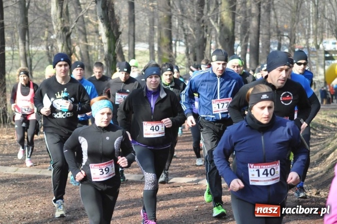 Zdjęcie w galerii na portalu naszraciborz.pl: Raciborzanie Tomasz Marcinek i Anna Szyjka wygrali V Bieg Twardziela wiadomości z regionu