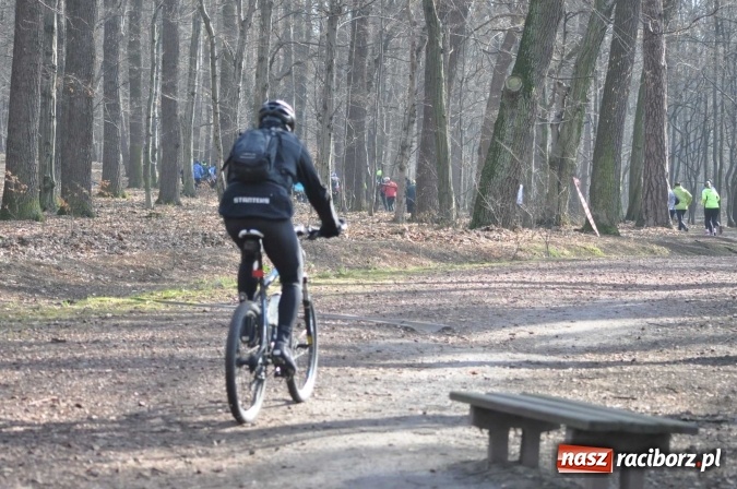 Zdjęcie w galerii na portalu naszraciborz.pl: Raciborzanie Tomasz Marcinek i Anna Szyjka wygrali V Bieg Twardziela wiadomości z regionu
