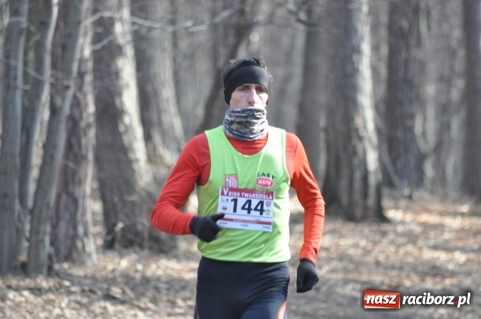 Zdjęcie w galerii na portalu naszraciborz.pl: Raciborzanie Tomasz Marcinek i Anna Szyjka wygrali V Bieg Twardziela wiadomości z regionu