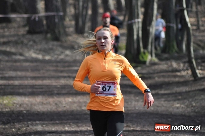 Zdjęcie w galerii na portalu naszraciborz.pl: Raciborzanie Tomasz Marcinek i Anna Szyjka wygrali V Bieg Twardziela wiadomości z regionu