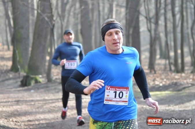 Zdjęcie w galerii na portalu naszraciborz.pl: Raciborzanie Tomasz Marcinek i Anna Szyjka wygrali V Bieg Twardziela wiadomości z regionu