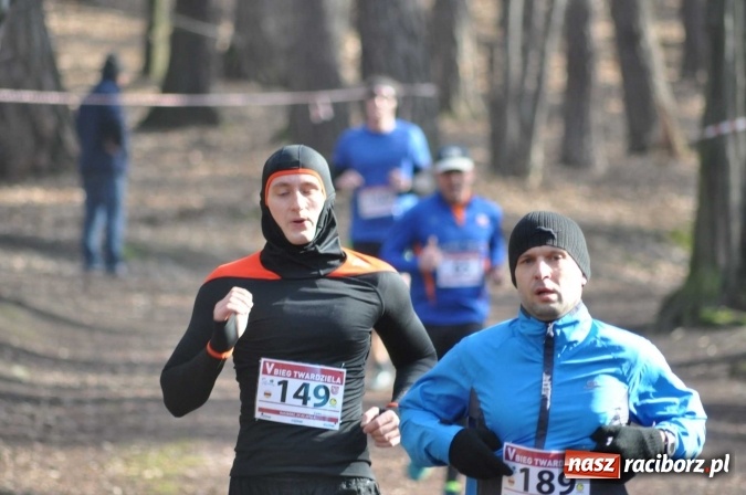 Zdjęcie w galerii na portalu naszraciborz.pl: Raciborzanie Tomasz Marcinek i Anna Szyjka wygrali V Bieg Twardziela wiadomości z regionu
