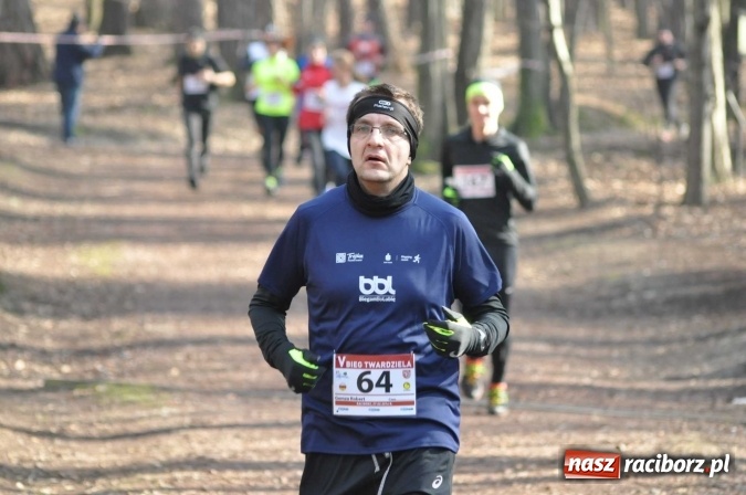 Zdjęcie w galerii na portalu naszraciborz.pl: Raciborzanie Tomasz Marcinek i Anna Szyjka wygrali V Bieg Twardziela wiadomości z regionu