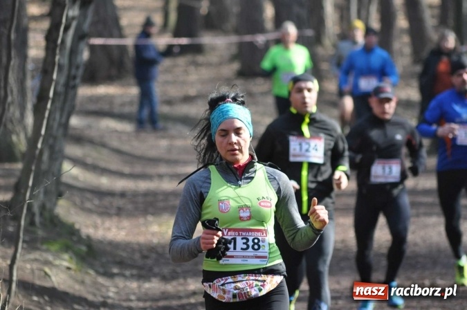 Zdjęcie w galerii na portalu naszraciborz.pl: Raciborzanie Tomasz Marcinek i Anna Szyjka wygrali V Bieg Twardziela wiadomości z regionu