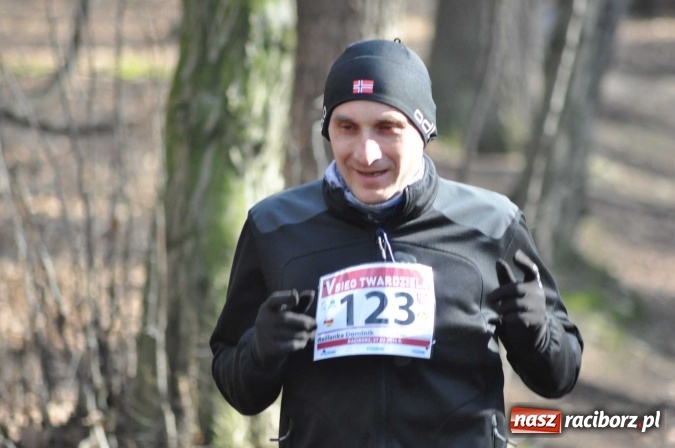 Zdjęcie w galerii na portalu naszraciborz.pl: Raciborzanie Tomasz Marcinek i Anna Szyjka wygrali V Bieg Twardziela wiadomości z regionu