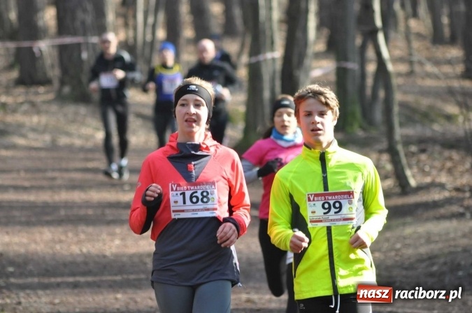 Zdjęcie w galerii na portalu naszraciborz.pl: Raciborzanie Tomasz Marcinek i Anna Szyjka wygrali V Bieg Twardziela wiadomości z regionu