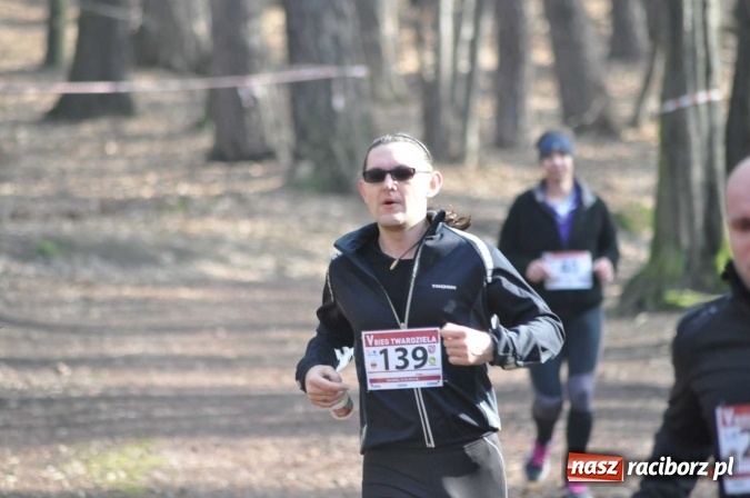 Zdjęcie w galerii na portalu naszraciborz.pl: Raciborzanie Tomasz Marcinek i Anna Szyjka wygrali V Bieg Twardziela wiadomości z regionu